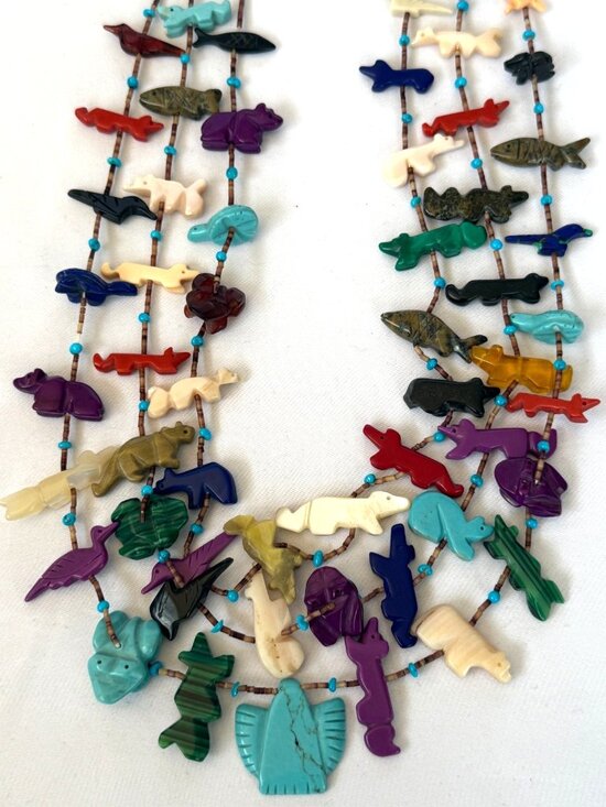 Zuni Jewelry - VINTAGE ZUNI ANIMAL FETISH HAND CARVED GEMSTONE HEISHI BEAD 3-STRAND NECKLACE